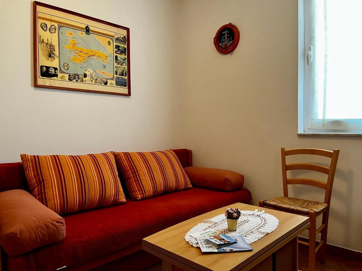 Apartments Maricic Banjol ภายนอก รูปภาพ