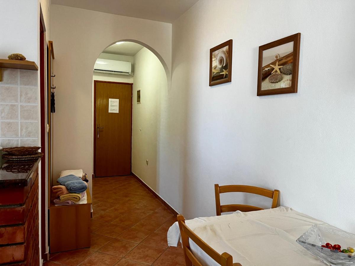 Apartments Maricic Banjol ภายนอก รูปภาพ