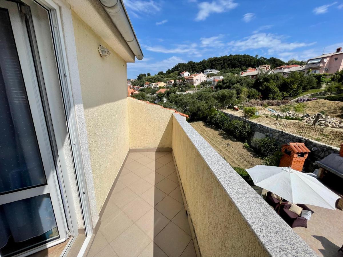 Apartments Maricic Banjol ภายนอก รูปภาพ