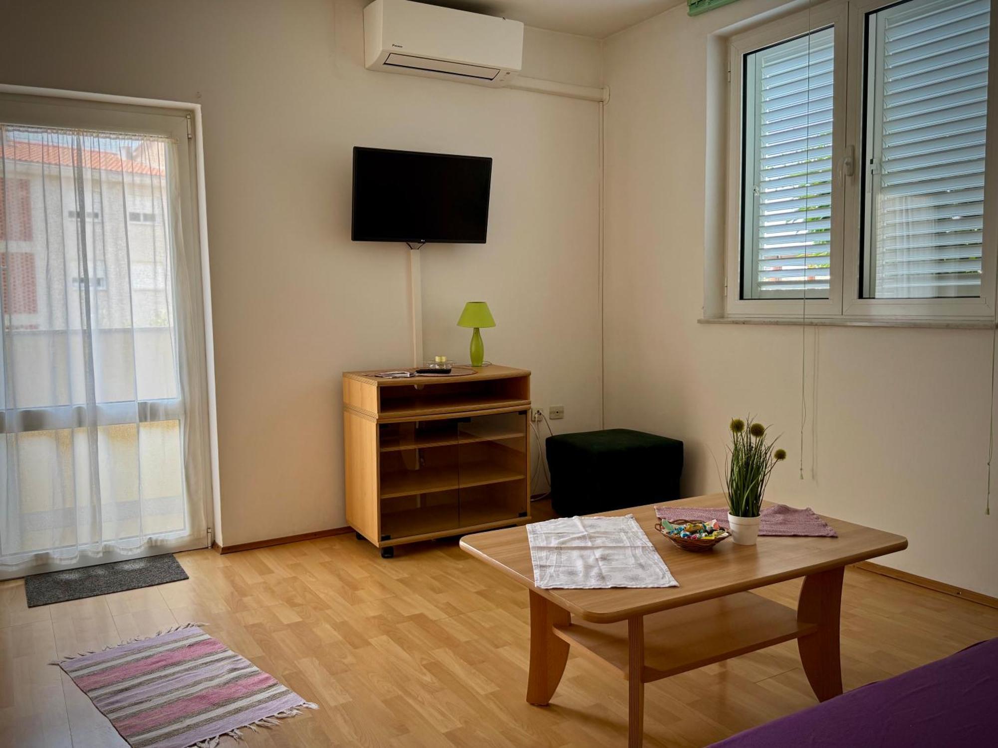 Apartments Maricic Banjol ภายนอก รูปภาพ