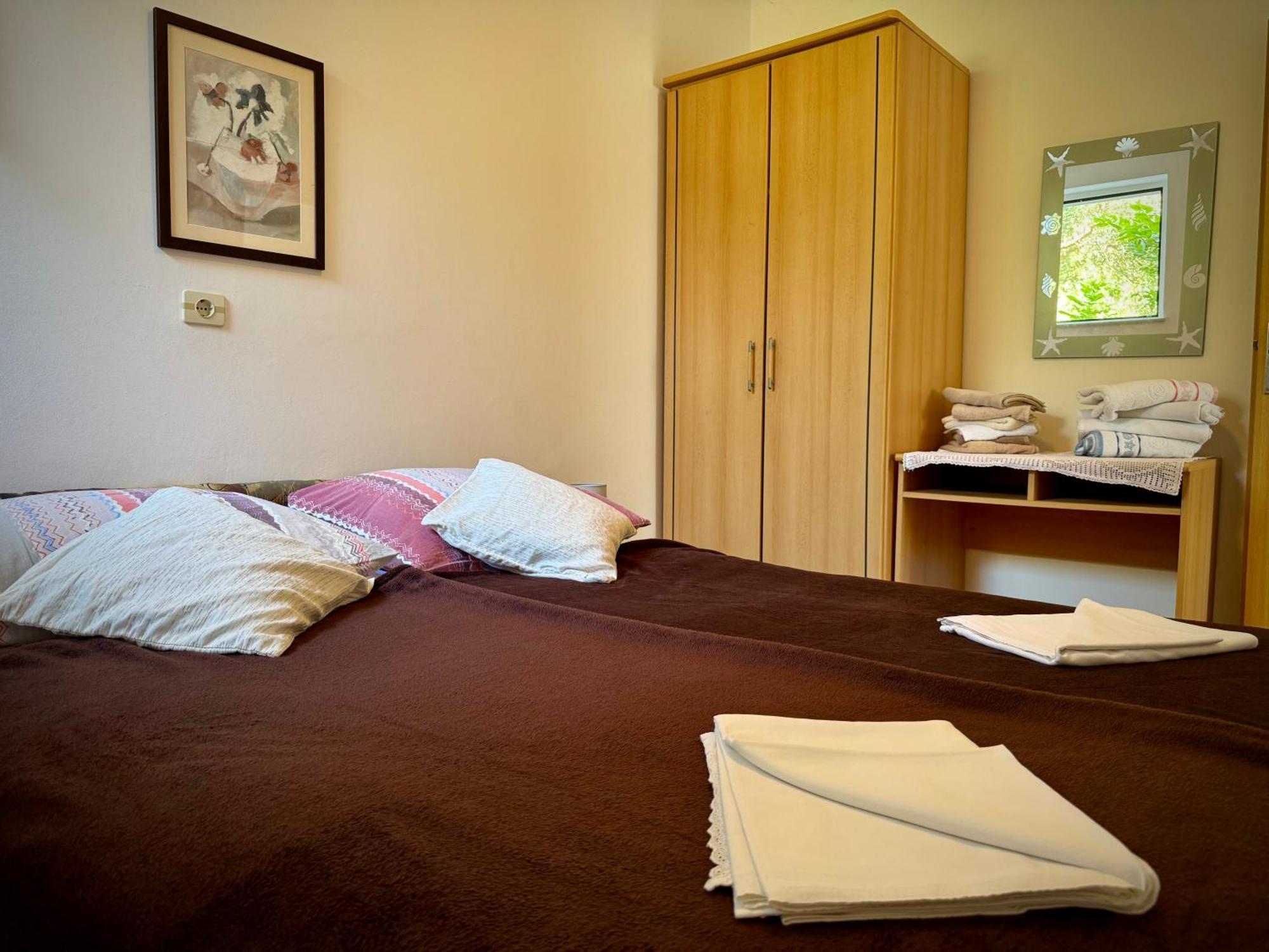 Apartments Maricic Banjol ภายนอก รูปภาพ